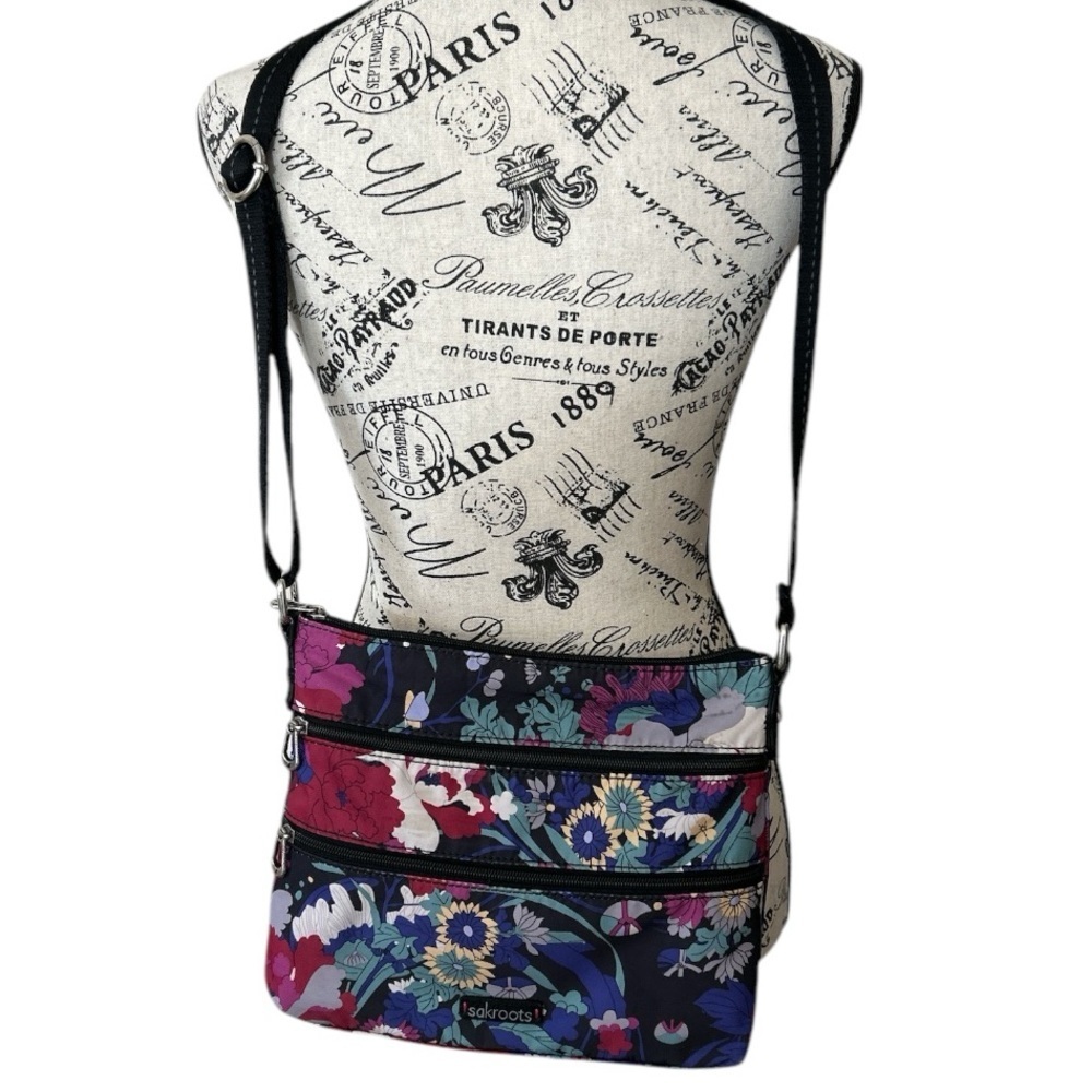 Sakroots Women's Basic Zippered Flat Crossbody Adjustable Straps
